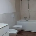 ホームステイ Family With Full Kitchen In Garda カヴァルカゼッレ