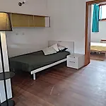 Family With Full Kitchen In Garda ホームステイ