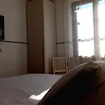 Family With Full Kitchen In Garda ホームステイ *
