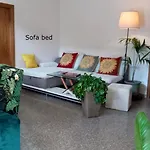 ホームステイ Family With Full Kitchen In Garda *