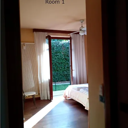 Family With Full Kitchen In Garda